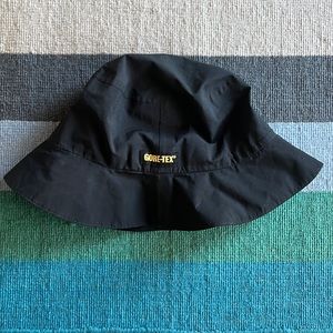 GORE-TEX Zero restrictions black goretex bucket hat